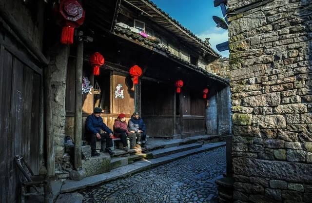 省人大代表陈波：加大对欠发达地区支持力度 深入开展城市有机更新工作